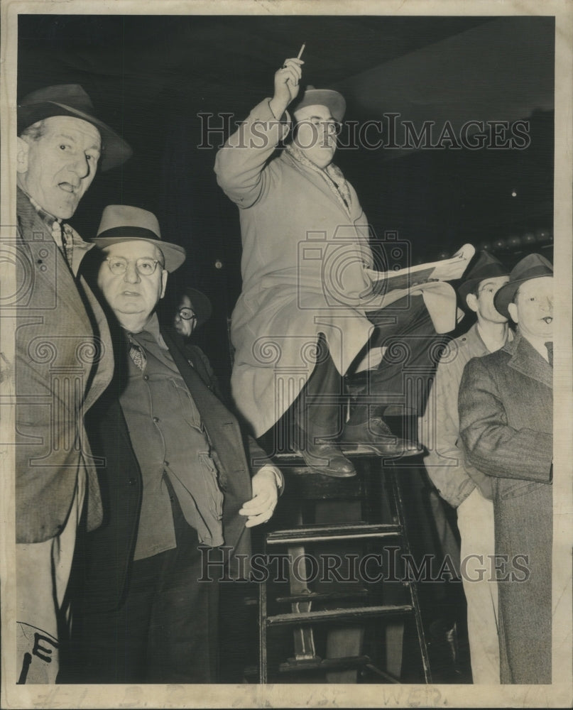 1946 Press Photo Leonard Ansterman Auctioneer Basebal