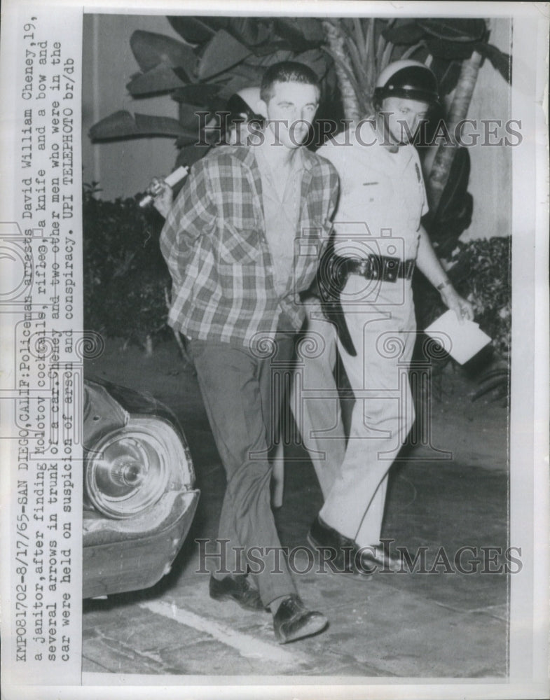 1965 Press Photo Policeaman David William Cheney Rifle