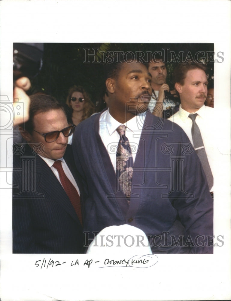 1992 Press Photo Robncy King Meeting People Colleague