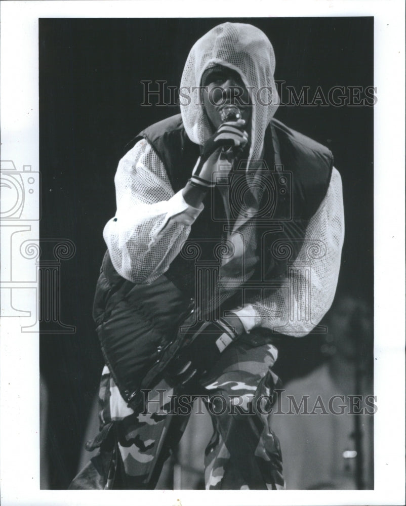 1993 Press Photo Bobby Brown performing on stage