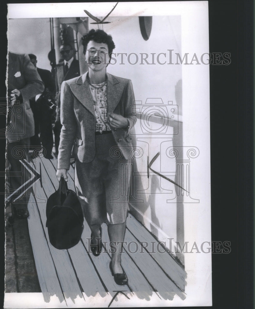 1947 Press Photo Mrs Charles A Lindbergh