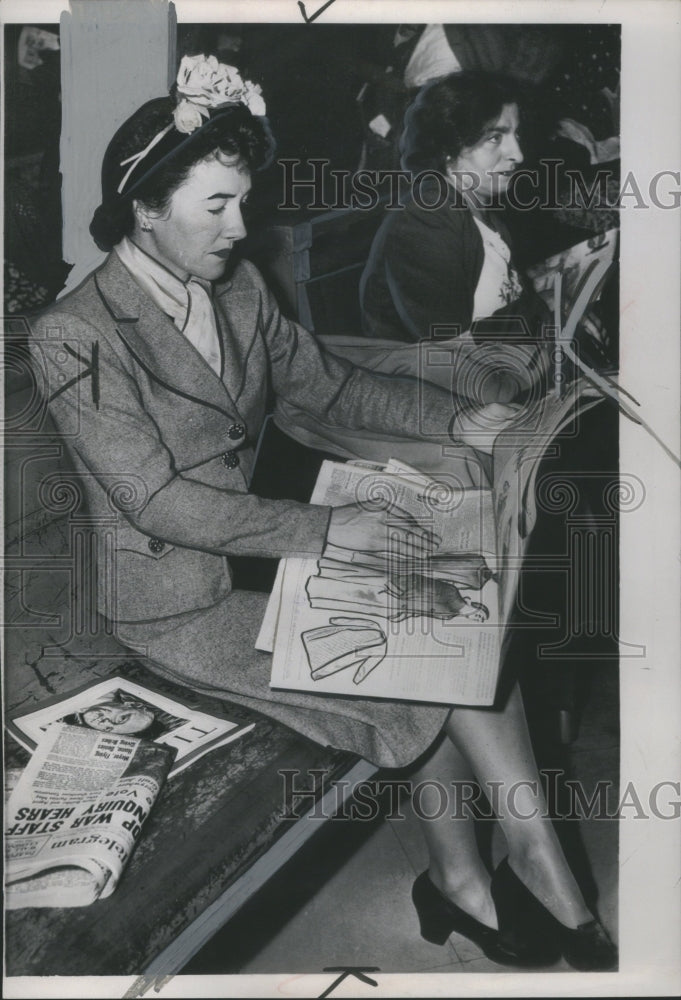 1947 Press Photo Anne Lindbergh Writing Job In Europe