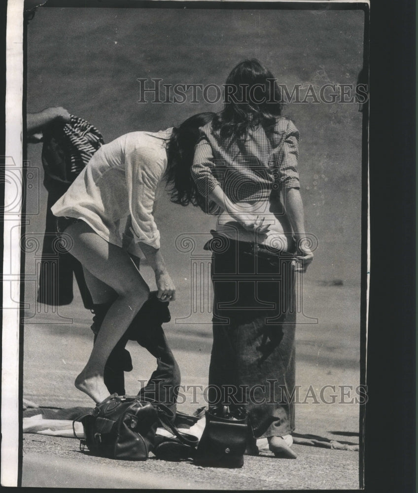 1974 Press Photo Beach Shoreline Ocean Gravel Shingle