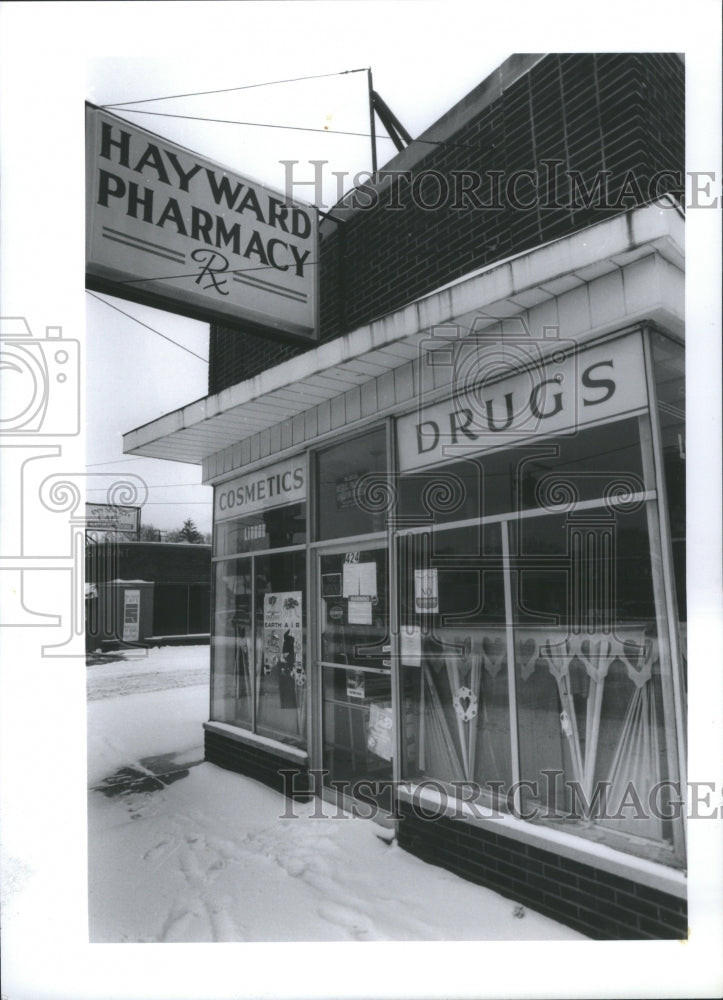 1993 Press Photo Hayward Pharmacy Drugs Cosmetics