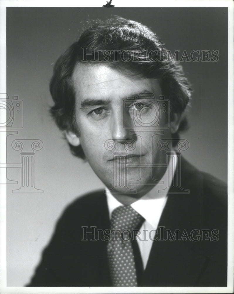 1981 Press Photo Geoff Mason Black Suit Person