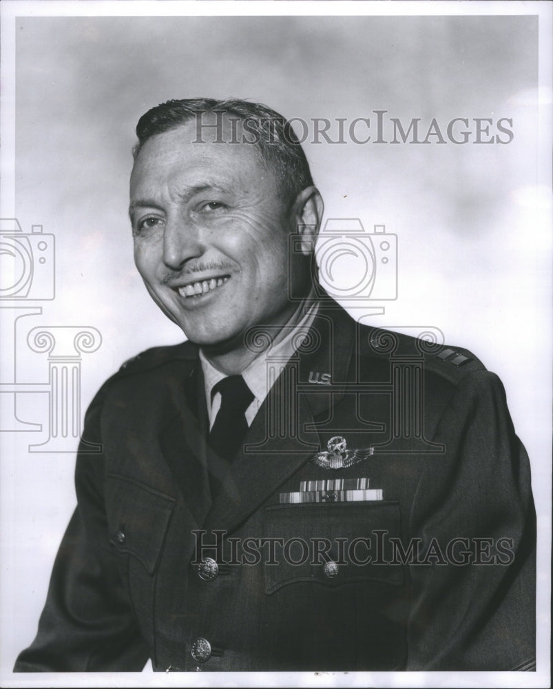 Press Photo Captain Gerald Massy USAF Recruiting Office