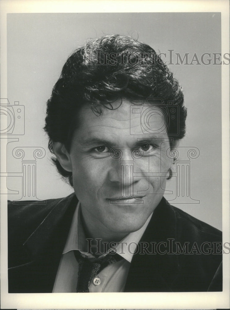 1983 Press Photo Actor A Martinez Stars In &quot;Whiz Kids&quot;