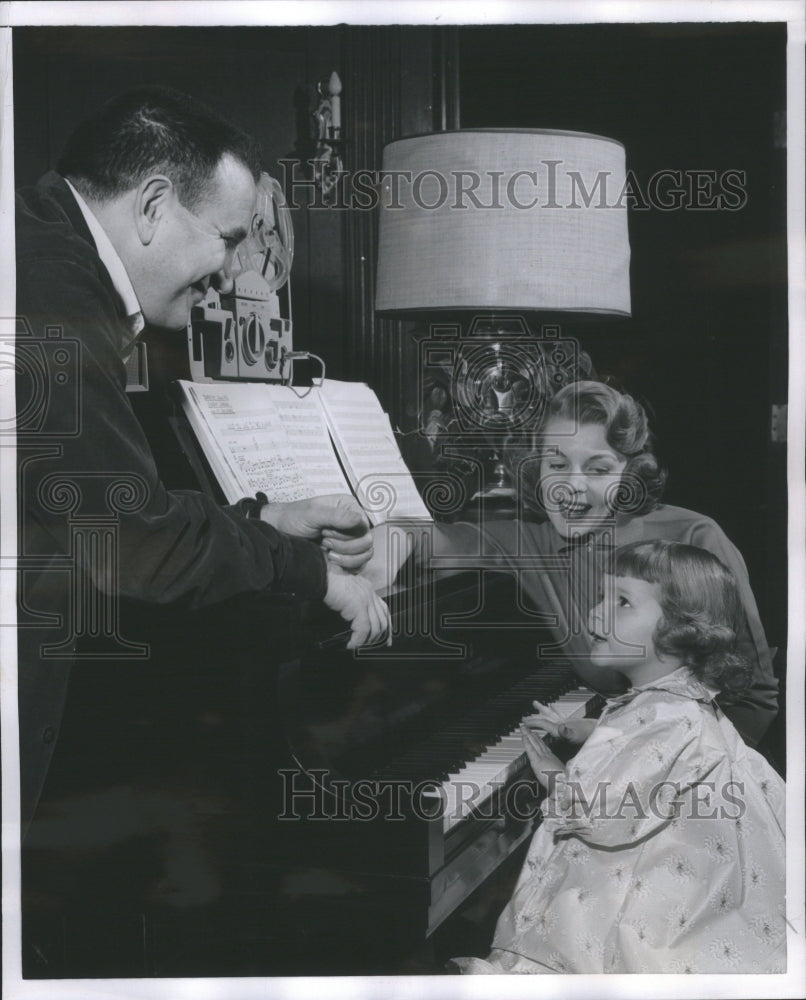 1957 Press Photo Debbie Jones