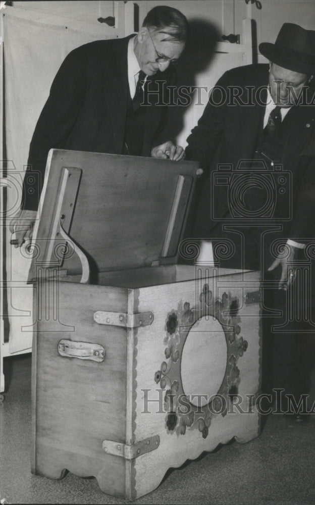 1943 Press Photo Coroner William O&#39;Brien Investigation