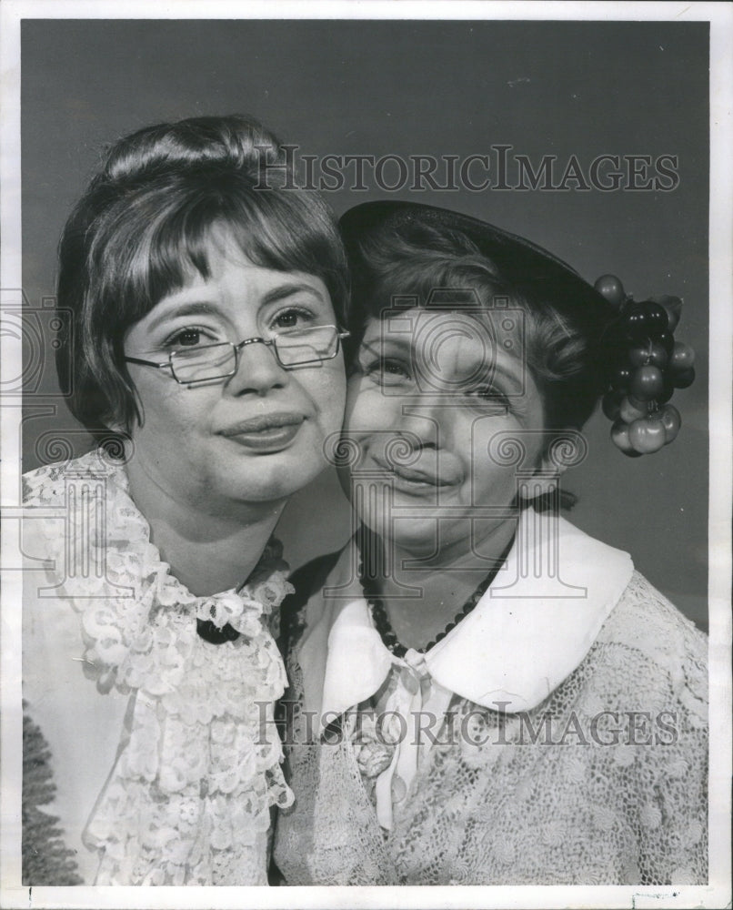 1967 Press Photo Tausca McClintock Barbara Eskin Arseni