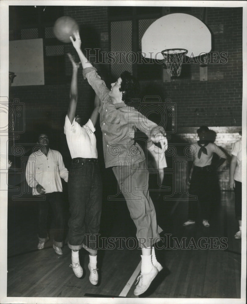 1952 Press Photo Evanston Recreation Referendum Voting