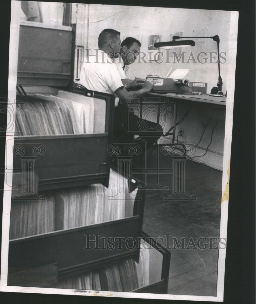 1967 Press Photo Sgt William R Sumner Robert Lamb Crime