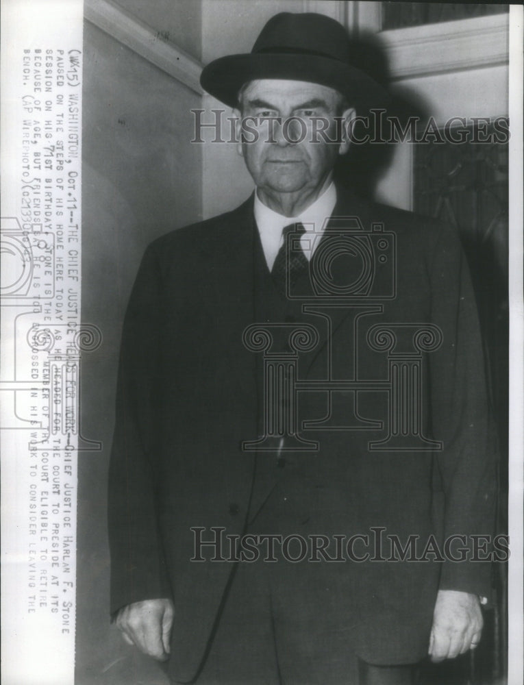 1943 Press Photo Chief Justice Stone Leaving House Work