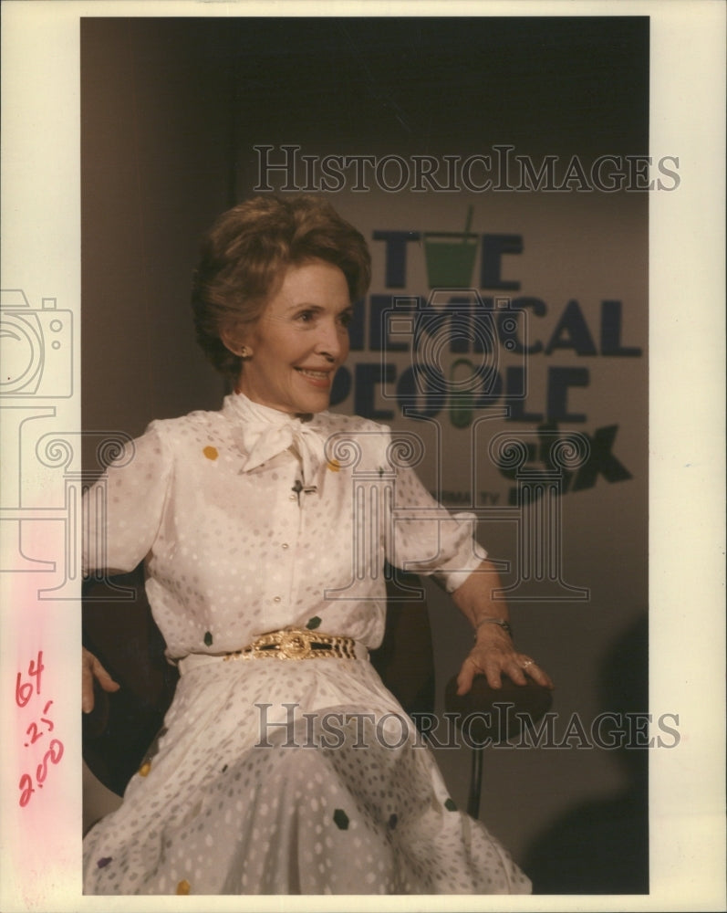 1983 Press Photo Nancy Reagan Seated Show Indiana