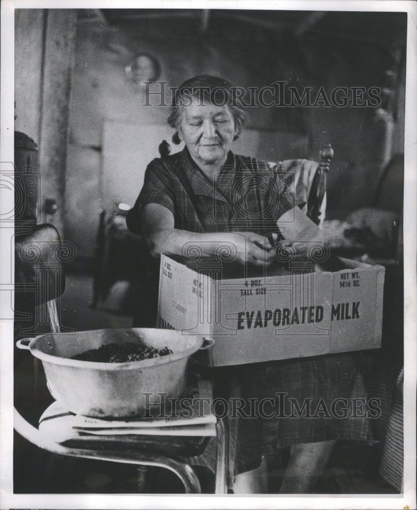 1957 Press Photo Mrs Josephine Kelly Indians