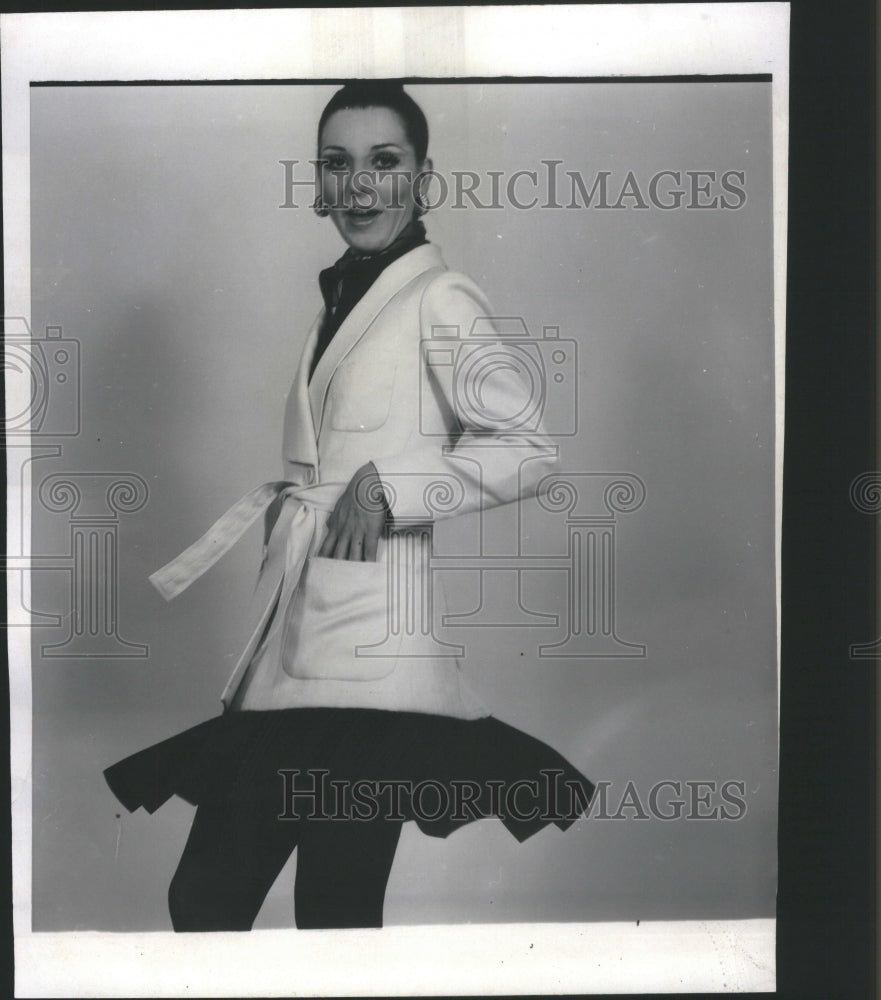 1969 Press Photo Oscar De La Renta Fashion Designer