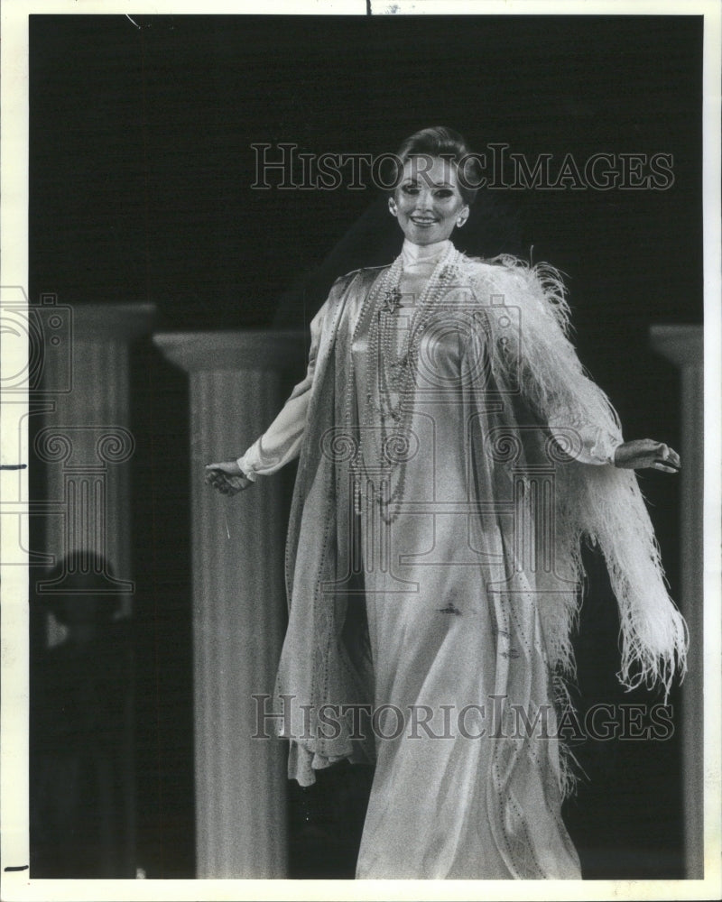 1983 Press Photo Mrs J Patrick Foley Forn Bonwit Teller