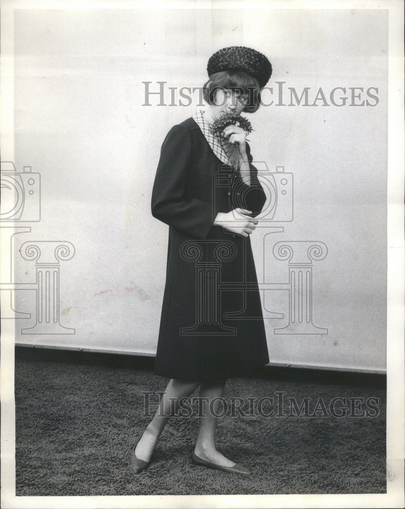 1965 Press Photo Dicky Sleeveless Skimer Semi Fitted