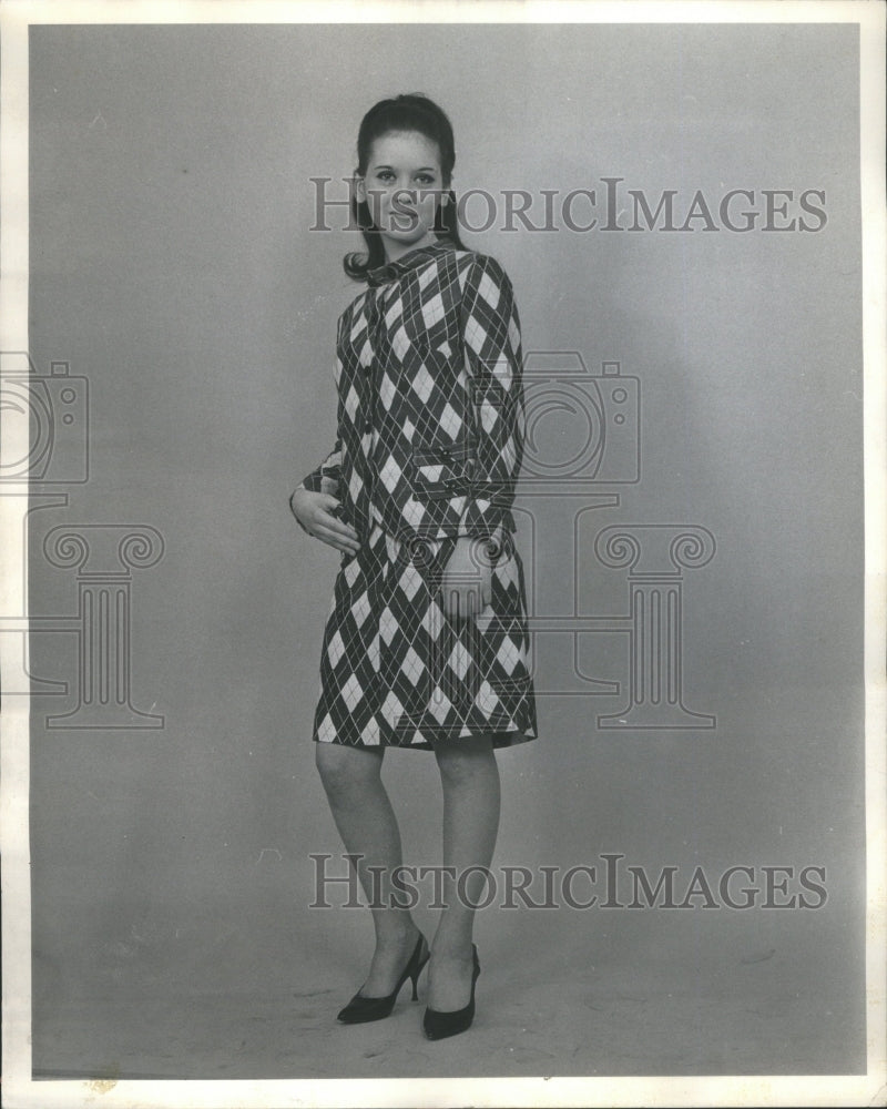 1965 Press Photo Stiletto Suit Summer Jacket Fashion