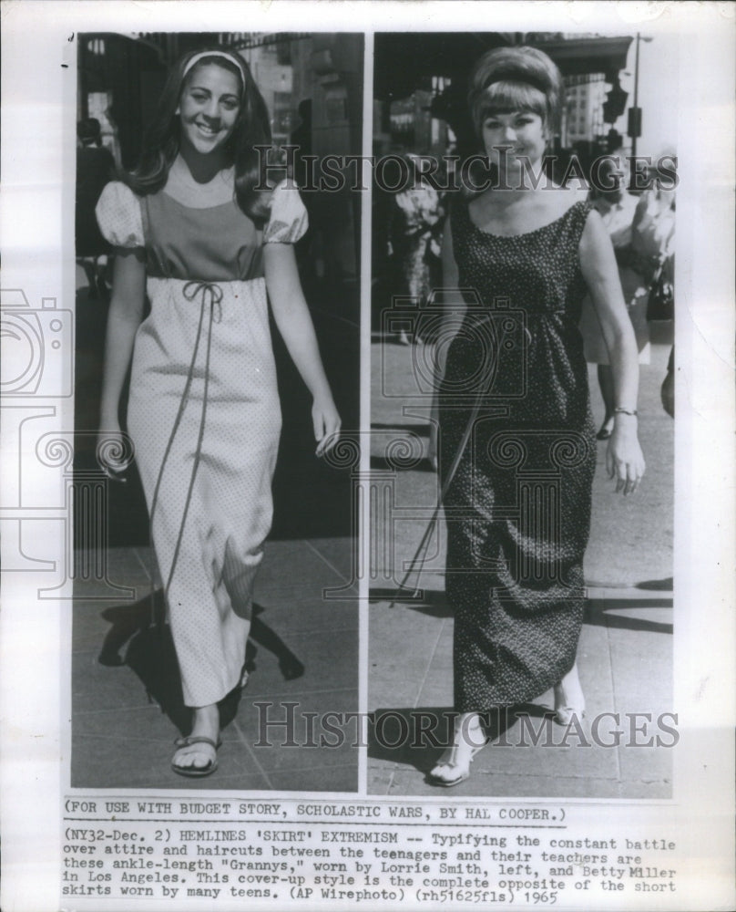 1965 Press Photo Teenagers Haircuts Lorrie Smith Granny - Historic Images