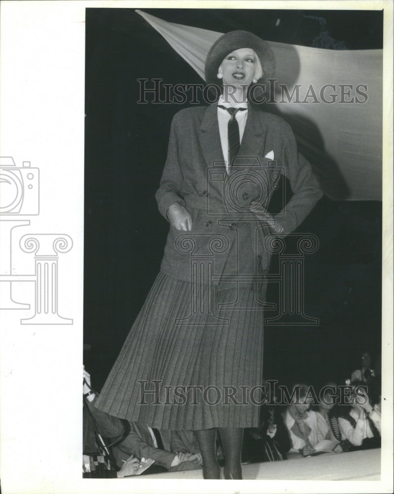 1982 Press Photo Gray Flannel Jacket Knief Skirt Belted