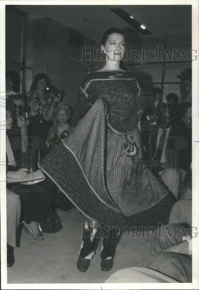 1981 Press Photo Geoffrey Beene American Fashion Design