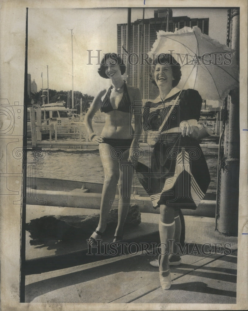 1975 Press Photo Bathing Suit Circa Girl Bikinis Show