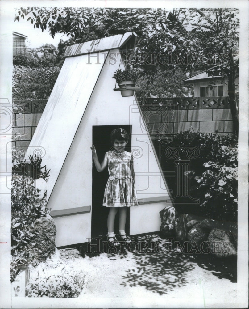 1967 Press Photo Playhouse Paint Afternoon youngester