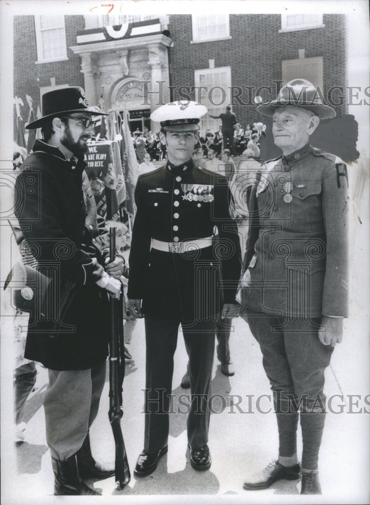 1972 Press Photo Parade George Sarkyozy Green Field - Historic Images