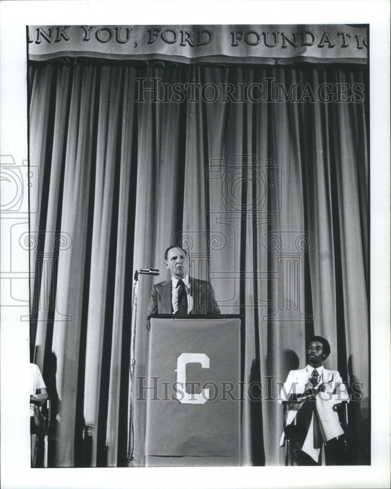 1982 Press Photo Edward J.Meade Jr For Foundation