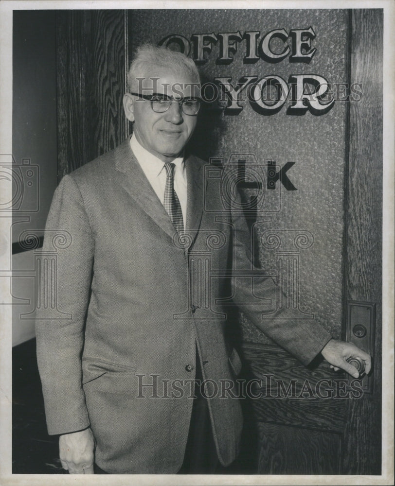 1958 Press Photo Mayor Louis Deutsch River Rouge Dowoy