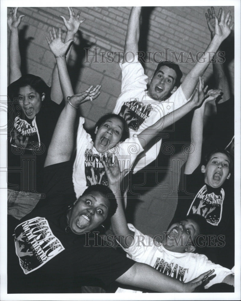 1997 Press Photo Mosaic Youth Theater Fairlane Town