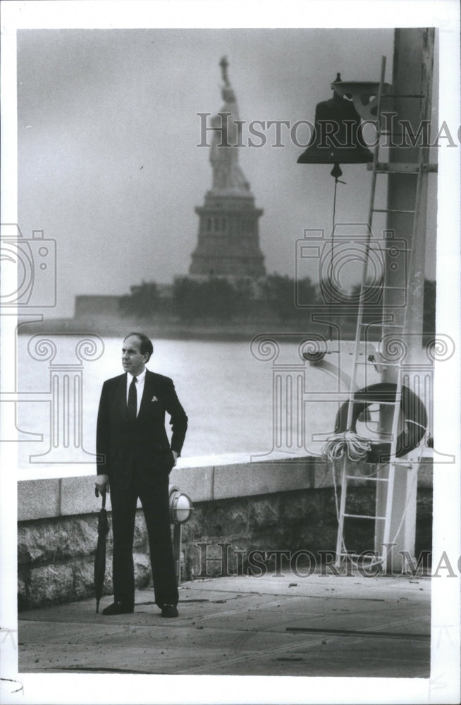 1989 Press Photo Steve Briganti Ellis Island Project
