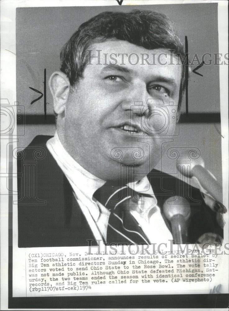 1974 Press Photo Wayne Kuke Ten football Commissioner