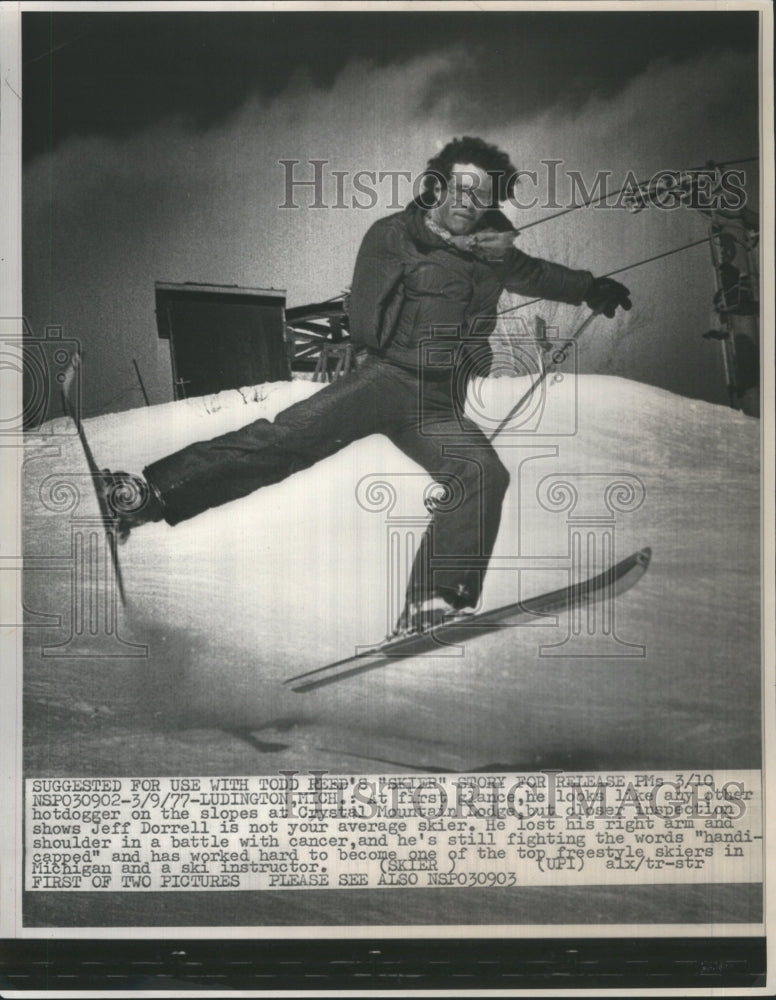 1977 Press Photo Glance Inspection Jeff Dorell Skier