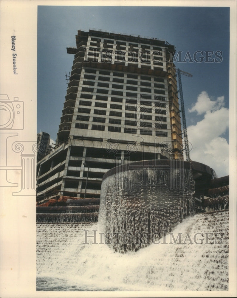 1990 Press Photo River Promenade Fountain