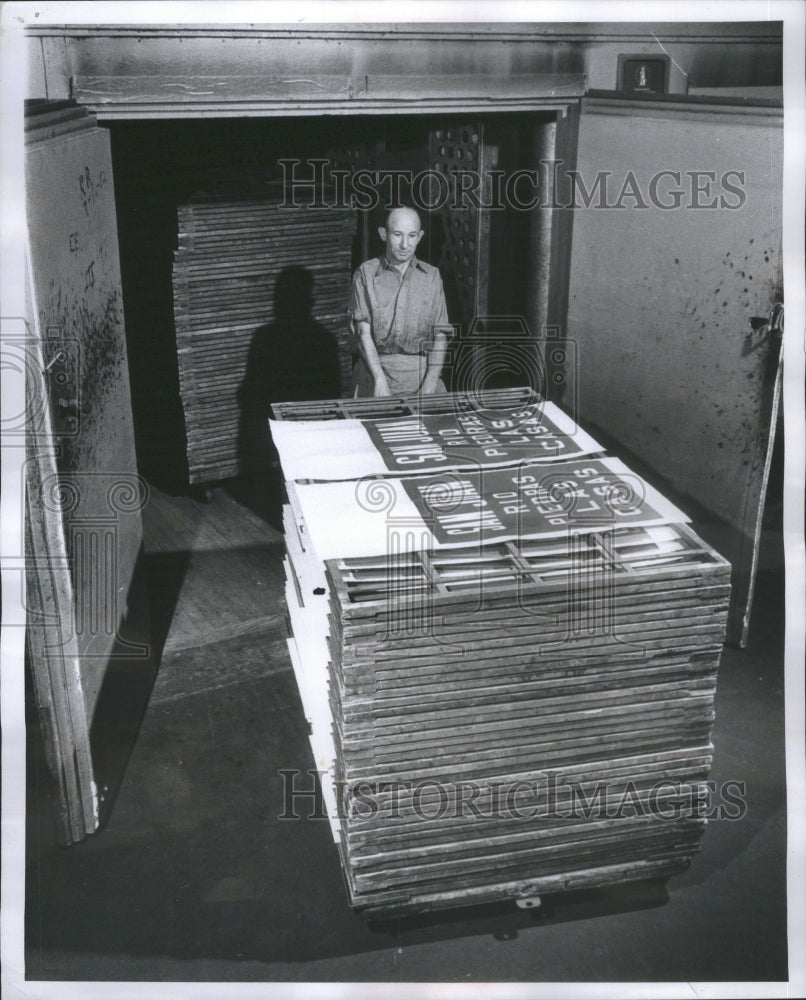 1958 Press Photo Signs Manufacturing