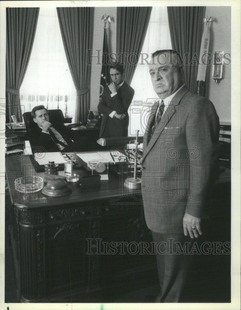 1993 Press Photo Kennedy Vincent Gardenia Martin Sheen