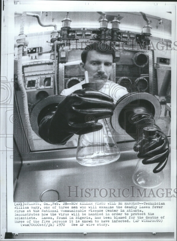 1970 Press Photo Technician William Gary Killer Virus