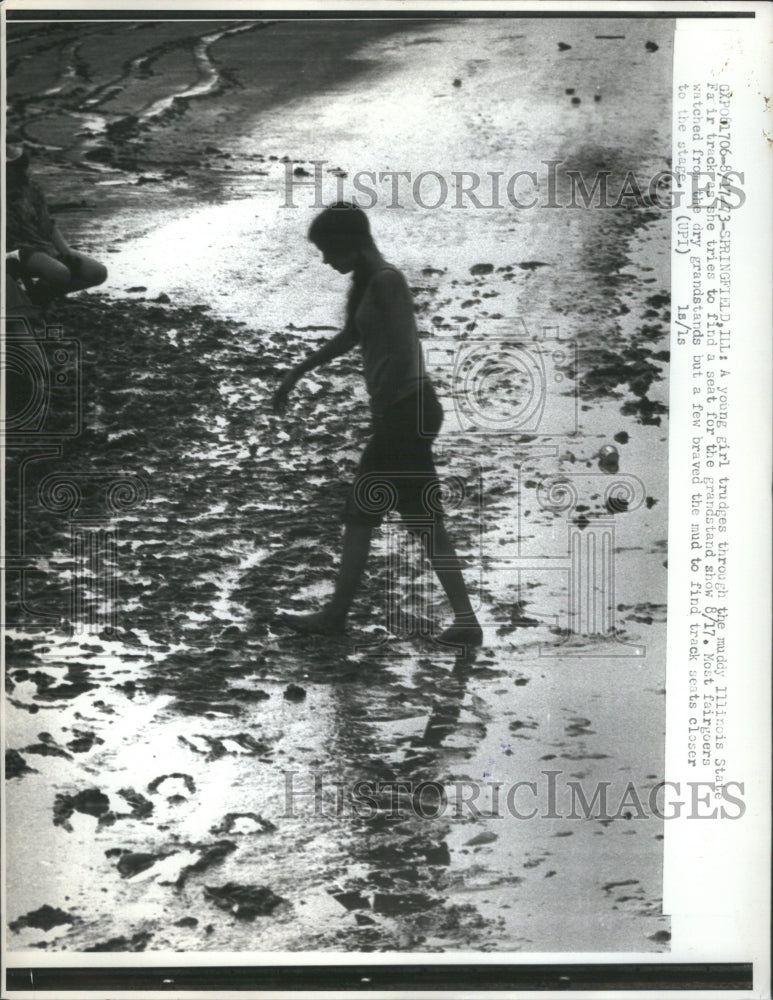 1973 Press Photo Illinois State Fair Girl Walking Mud