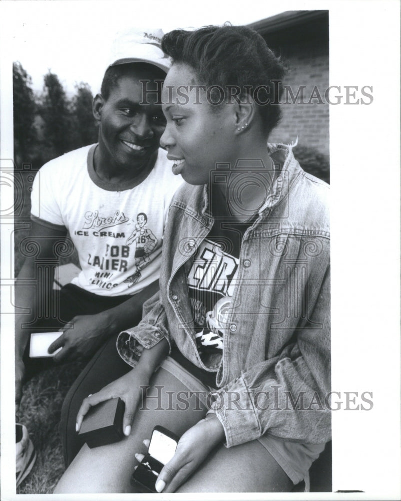 1992 Press Photo Mike Cannon Eyes Bride Future William