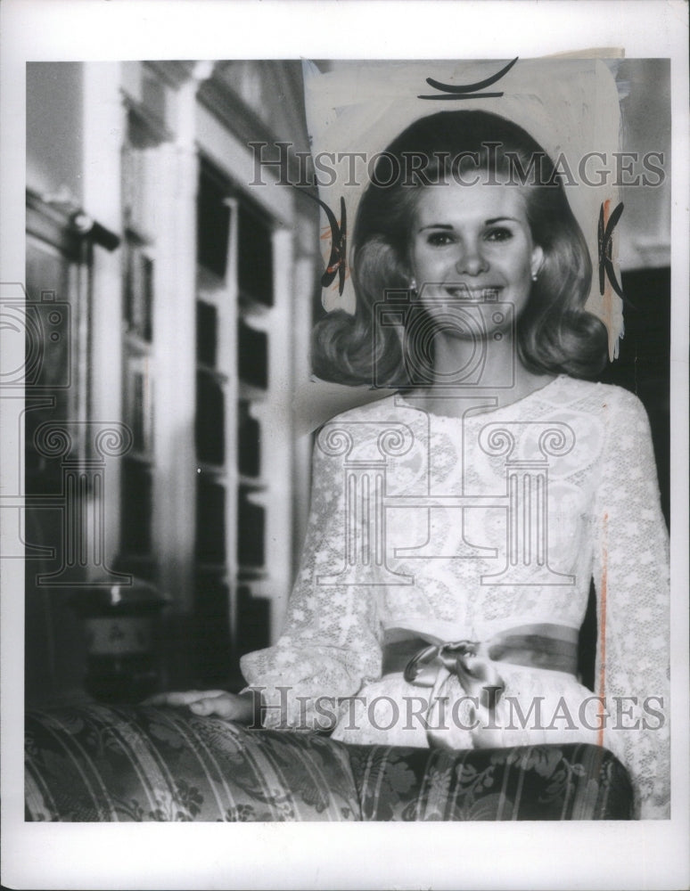 1970 Press Photo Tricia Nixon Posing Home