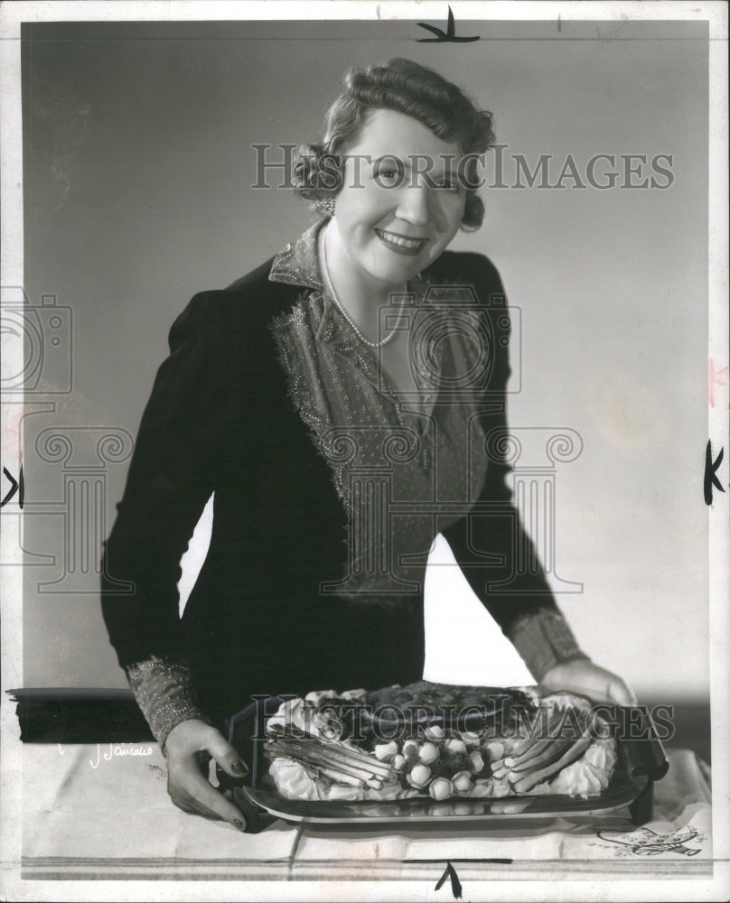 1942 Press Photo Jessie Marie DeBoth Food
