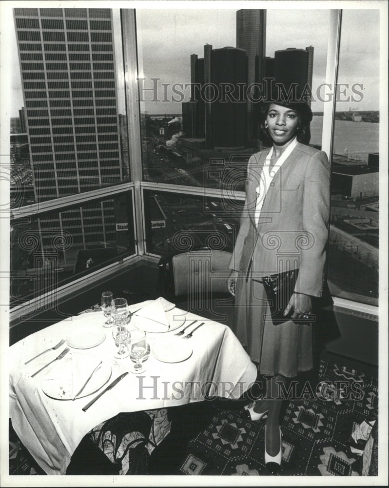 1981 Press Photo Make-Over Helen Pontchartrain