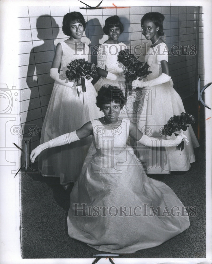 1964 Press Photo obo ball obo hall in hall befor goin