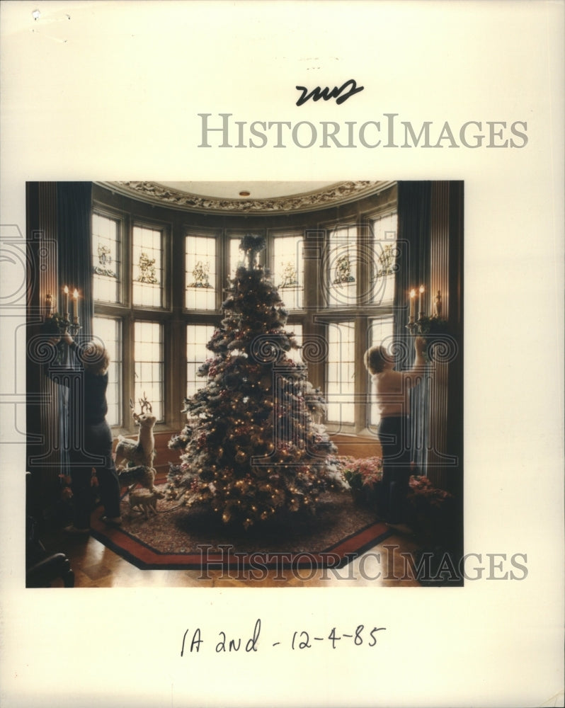 1985 Christmas Tree Decorating - Historic Images