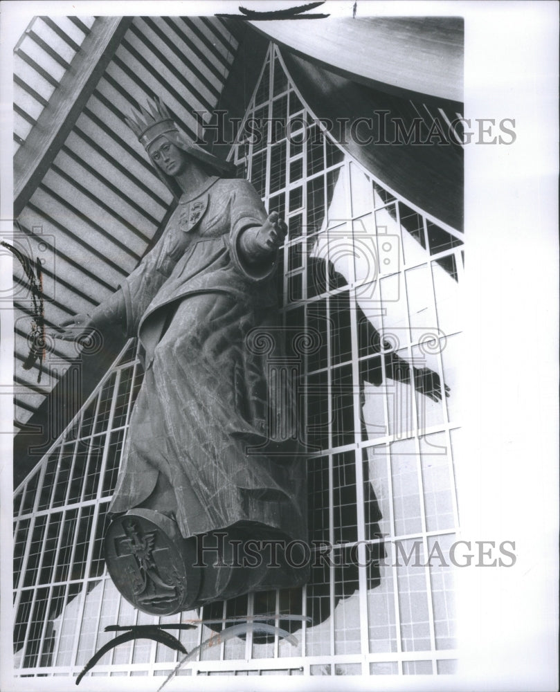 1966 Statue Orehard Lake Glass Wall House - Historic Images