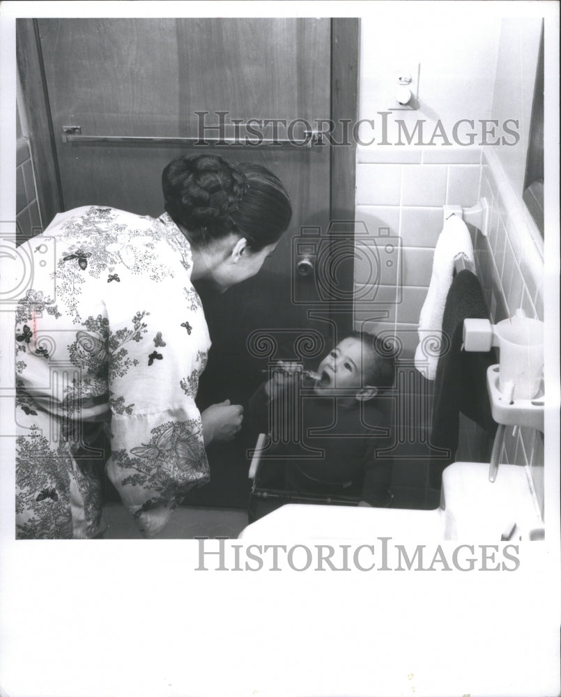 1959 Press Photo Toddler Mark Benyas Brush Teeth Lesson