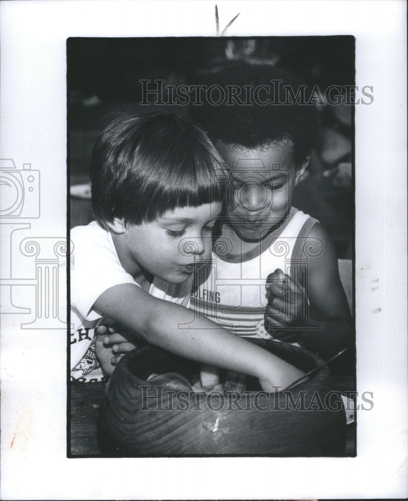 1979 Press Photo Children Eating Nutritious Foods