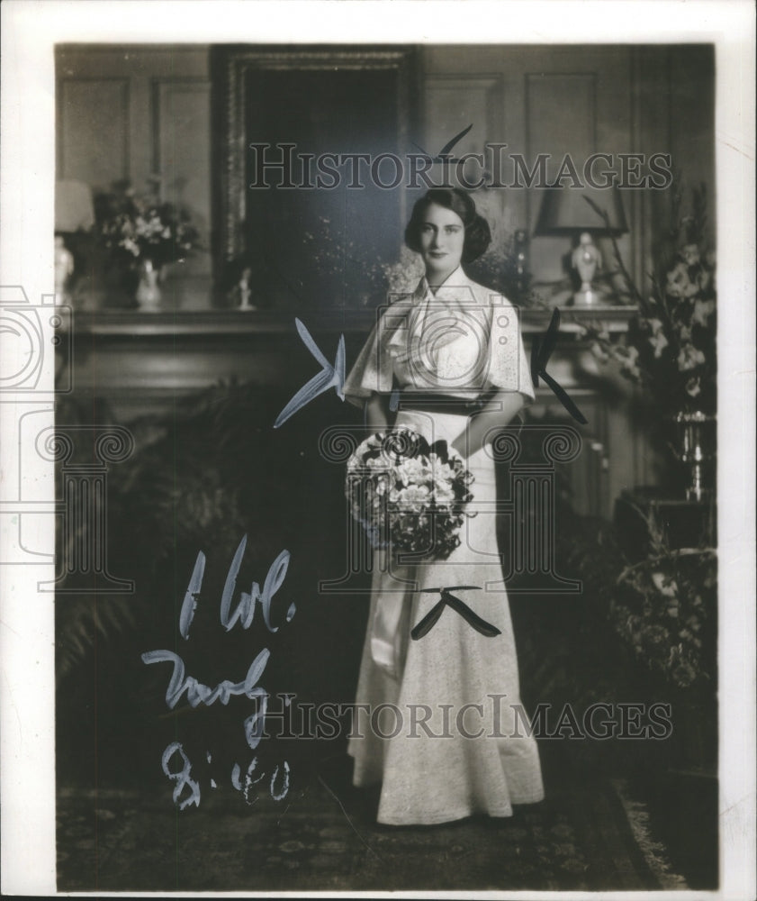 1938 Press Photo Curtis Dall Beautiful Flower Bouquet